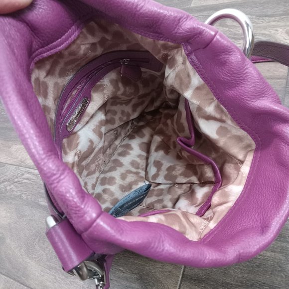 B. Makowsky Purple Leather Shoulder Bag Great Condition - Picture 4 of 4